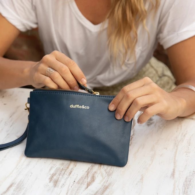 duffle&Co Reese leather clutch in navy