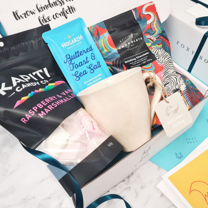 Hot Choc Love gift box by FOXY BOXY. All New Zealand including a hand crafted pottery mug from McGlashen Pottery