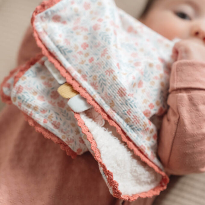 Miffy x Little Dutch Lucky Blossoms Cuddle Blanket
