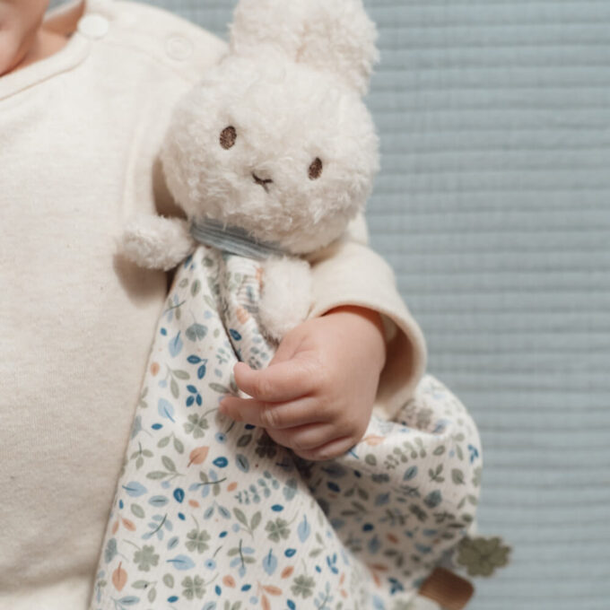 Miffy x Little Dutch Lucky Leaves Cuddle Blanket