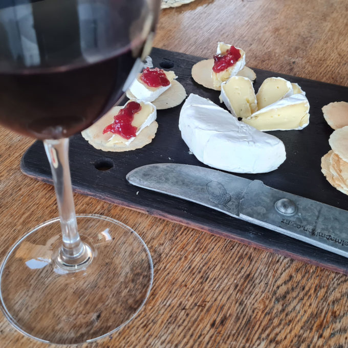 Michael MacMillan Country Homeware Cheeseboard and Cheese Knife